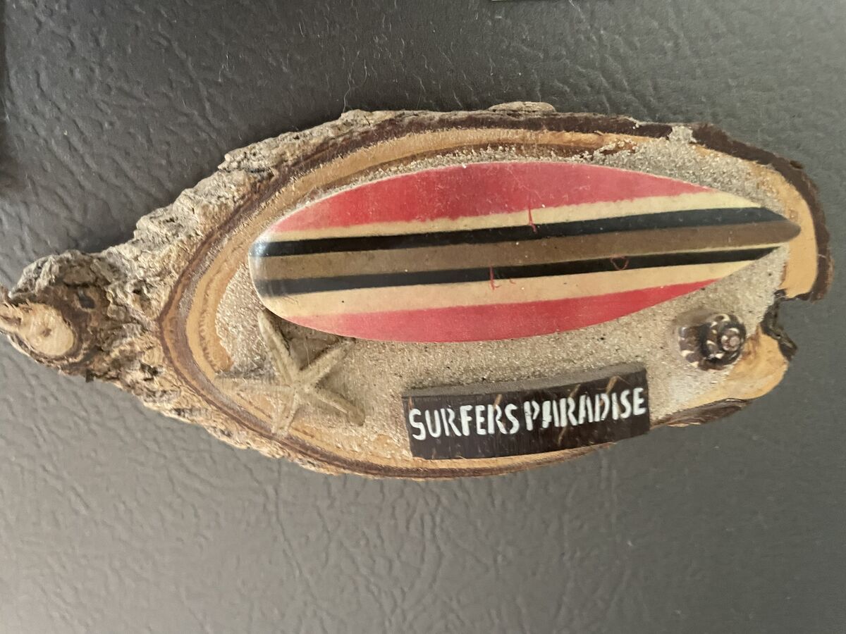 A Surfers Paradise magnet from Australia, a souvenir from a Bloom Garden guest